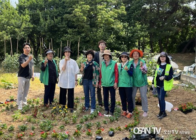 비전1동 새마을부녀회, 소사벌카페거리 빈터에 꽃밭 조성