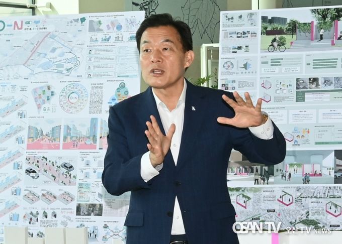 이재준 수원시장이 인사말을 하고 있다.