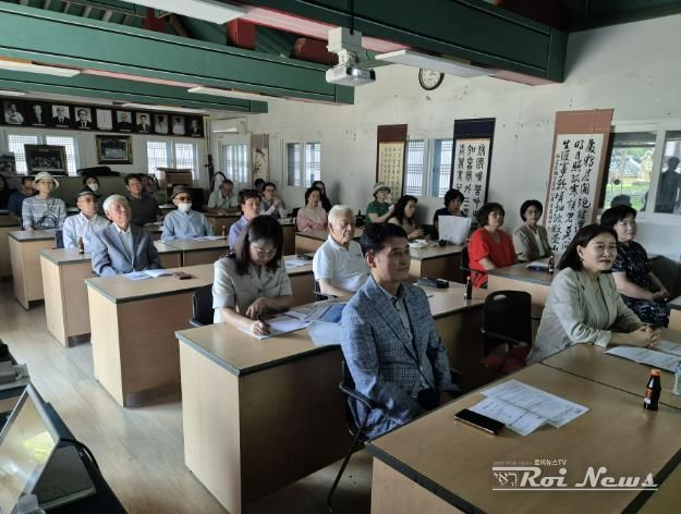 용인특례시는 19일 수지구 상현동 심곡서원 산앙재(교육관)에서 ‘심곡서원 역사공원 조성 주민설명회’를 열었다.