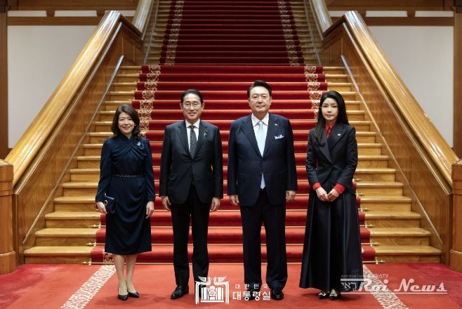 9월 6일 윤석열 대통령 부부는 한국을 방문 중인 기시다 후미오 일본 총리 부부와 일본 대표단을 초청해 청와대 본관에서 2시간 가량 만찬을 가졌다.