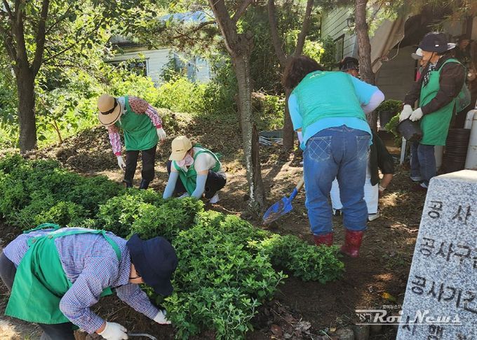 청북읍 새마을부녀회, 가을맞이 가을꽃 심어 환경조성