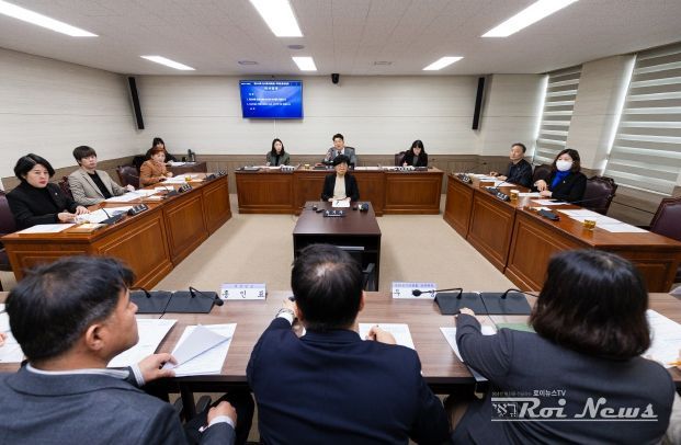 18일 의회 제4상임위원회 회의실에서 열린 ‘제295회 임시회 폐회중 의회운영위원회’ 중 한 장면.