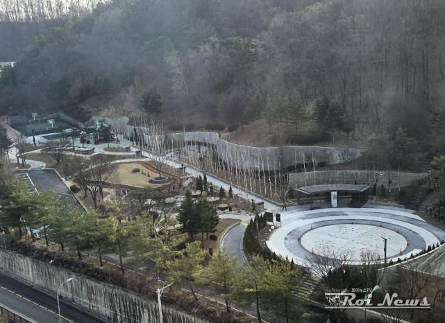 용인특례시는 처인구 김량장동 산 37-16번지 일원 용인중앙공원의 노후 시설과 주차장 개선 공사를 완료했다