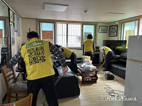 수원시 팔달구 우만2동 지역사회보장협의체, 한파 대비 경로당 환경정비 실시