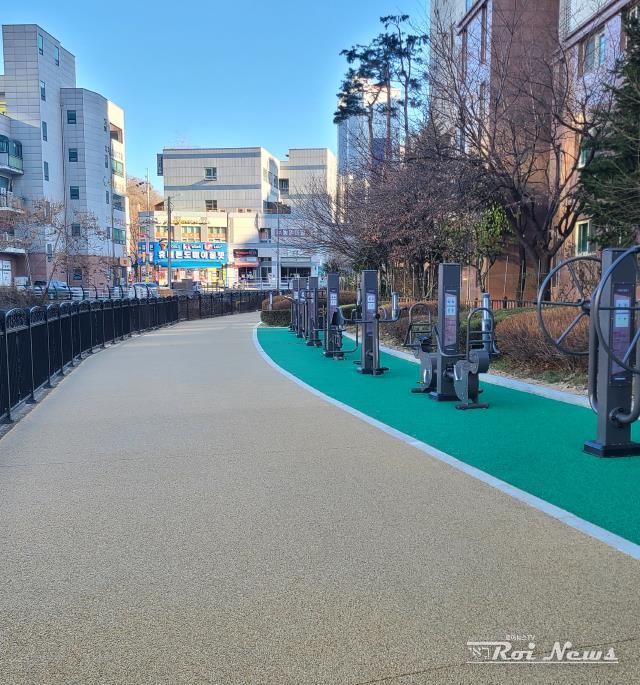 포장을 마친 마북동 공공공지 산책로