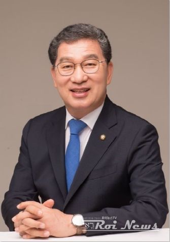 더불어민주당 신정훈 국회의원(전남 나주·화순, 국회 행정안전위원장)