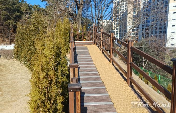 동천도서관 산책로 전경